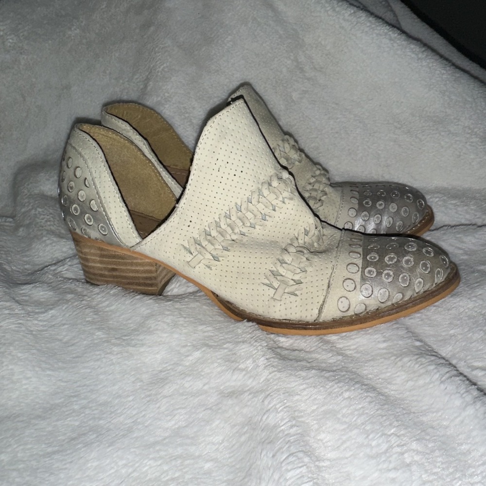 Rebels 6.5 Western Cutout Low Heel Leather Bootie Silver Ivory Festival‎ Boho